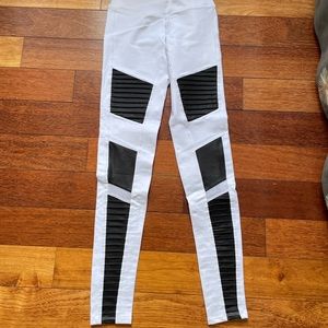Alo Yoga Moto Legging